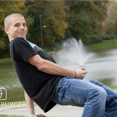 Profile Picture of Guzz (@j_guzik) on Twitter