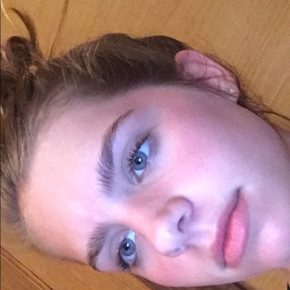 Profile Picture of Jillian Devine (@jilliandevine) on Poshmark