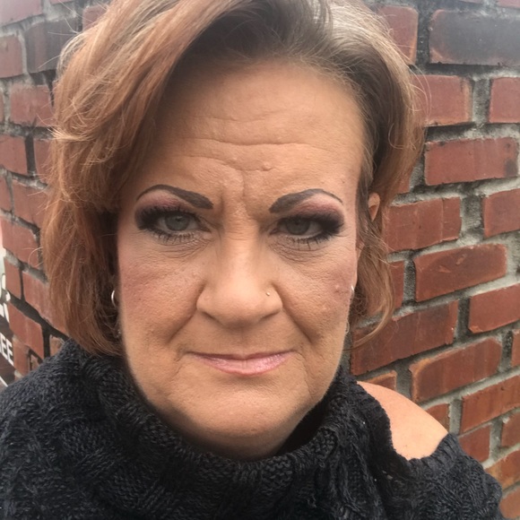 Profile Picture of Paige Brock (@paigebrock45) on Poshmark