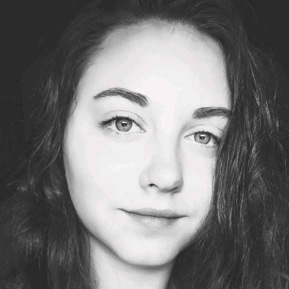 Profile Picture of Kindrum Obenhaus (@kindrumobenhaus) on Poshmark