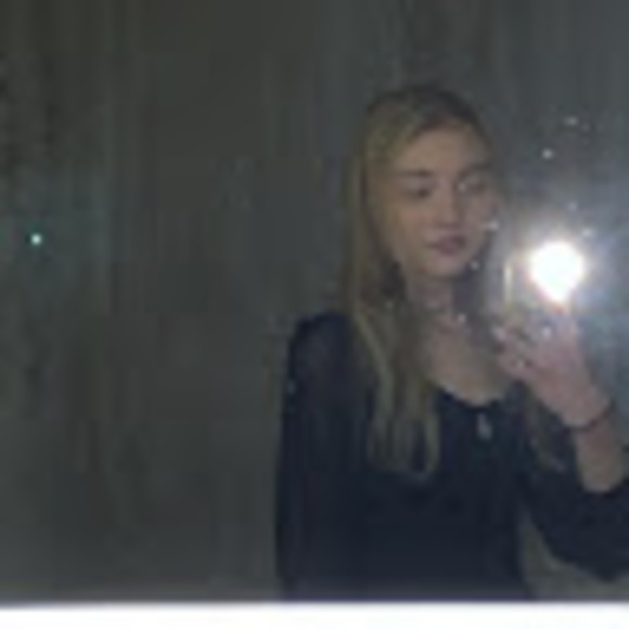 Profile Picture of Ciara Whittleston (@c_whittleston) on Poshmark