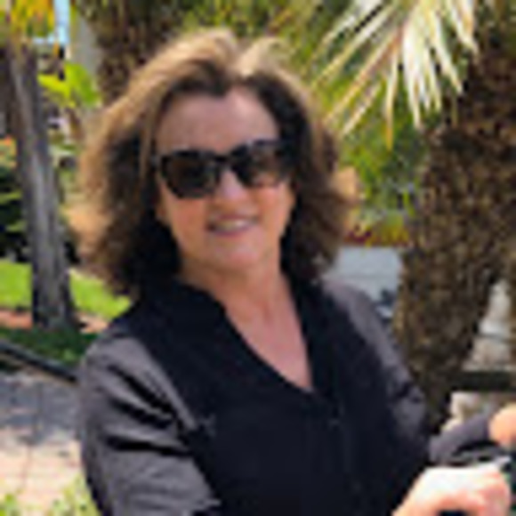 Profile Picture of Amy Blome (@amyblome65) on Poshmark