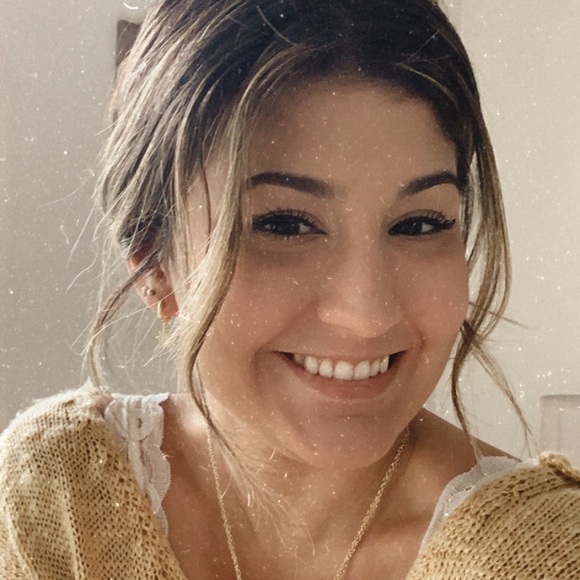 Profile Picture of Taylor Cotellese (@tcotellese) on Poshmark