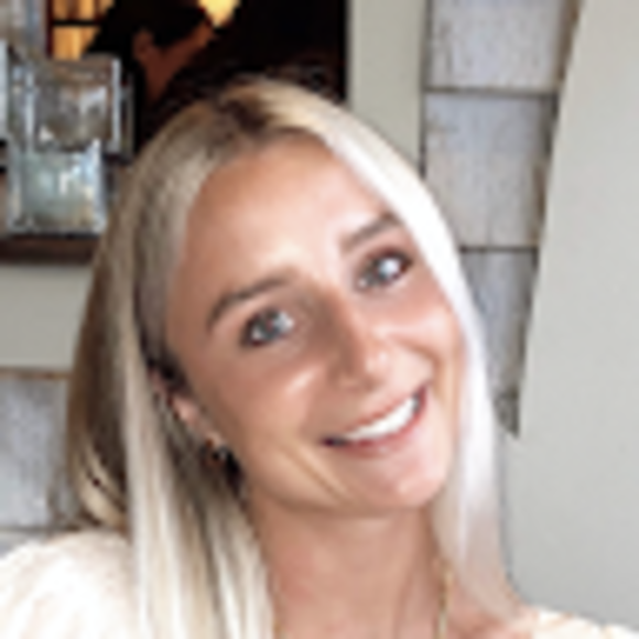 Profile Picture of Daintry Calnan (@daintrycalnan) on Poshmark