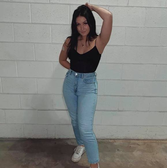 Profile Picture of Jenna Ash muise (@jennamuise) on Poshmark