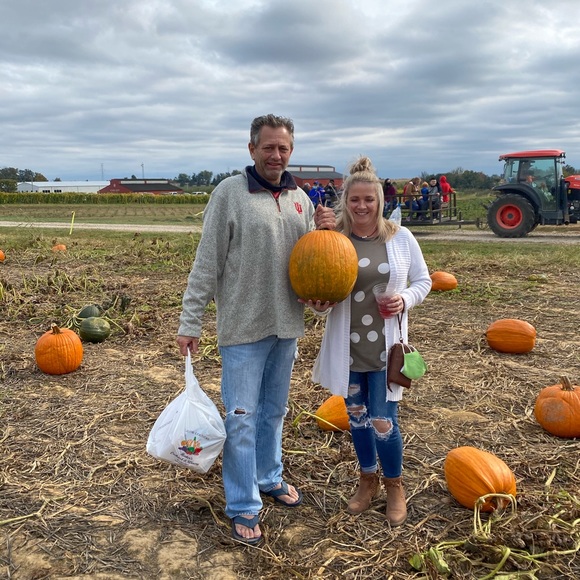 Profile Picture of Carly Lindsey (@carlylindsey) on Poshmark