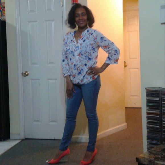 Profile Picture of Andrea Matthews (@sexya5) on Poshmark