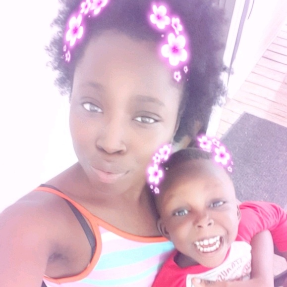 Profile Picture of Rose Alcerat (@ralcerat) on Poshmark