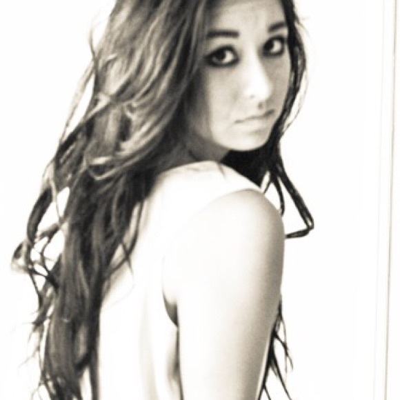 Profile Picture of Anne Toyoda (@annetoyoda) on Poshmark