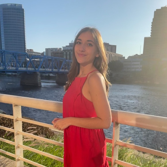 Profile Picture of Hayley Mcnitt (@hpmcnitt) on Poshmark