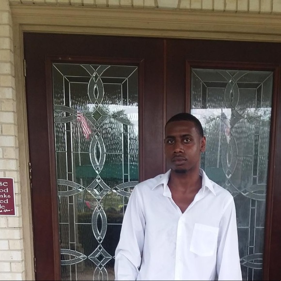 Profile Picture of Donte Henry (@tizzle187) on Poshmark