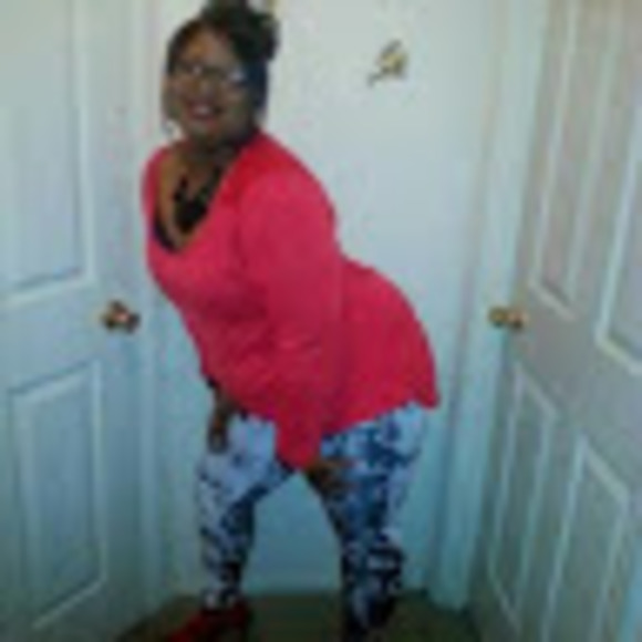 Profile Picture of Andrea Wesley (@andreawesley23) on Poshmark