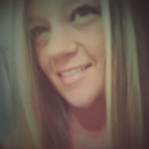 Profile Picture of Kim Swartz (@jkswartz2000) on Poshmark