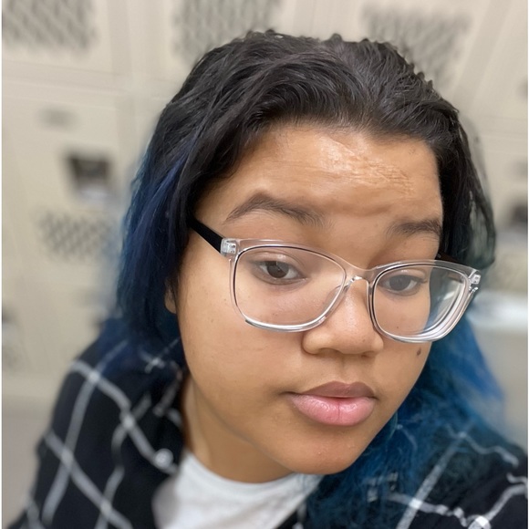 Profile Picture of Lovely Love (@bunnybunbunbunn) on Poshmark