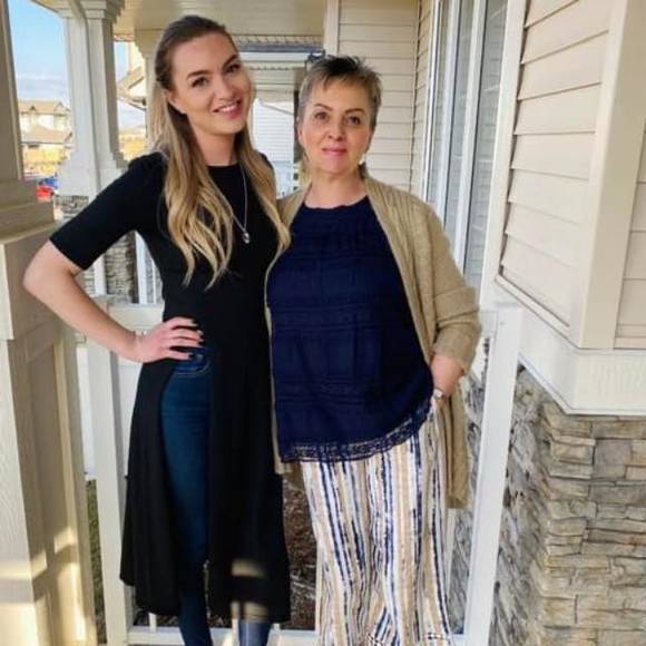 Profile Picture of Linda-ray Doyle (@lgodin2400) on Poshmark