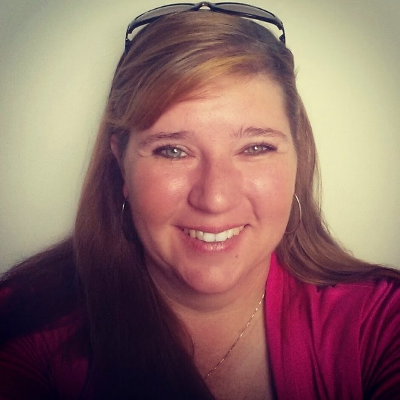 Profile Picture of Dana Calvin (@danacalvin274) on Poshmark