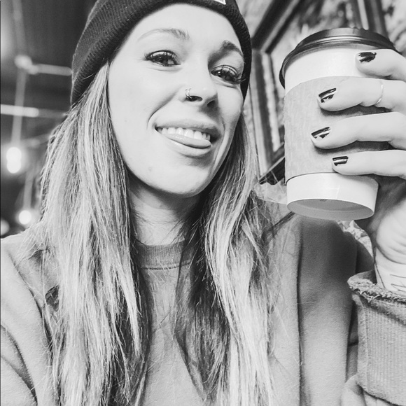 Leslie Angermeier - Poshmark Profile Picture of Leslie Angermeier (@l_angermeier) on Poshmark