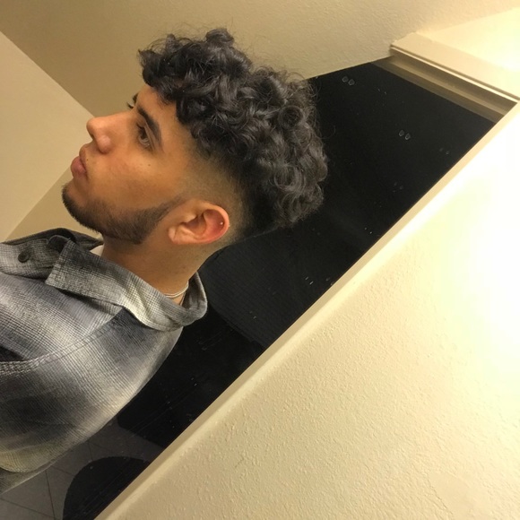 Profile Picture of Alex Santacruz (@santacruzalex) on Poshmark