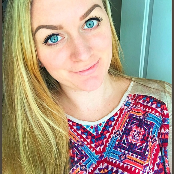 Profile Picture of Cori Harron (@corilynn0105) on Poshmark