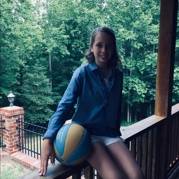 Gracie White - Poshmark Profile Picture of Gracie White (@gracelandlove) on Poshmark