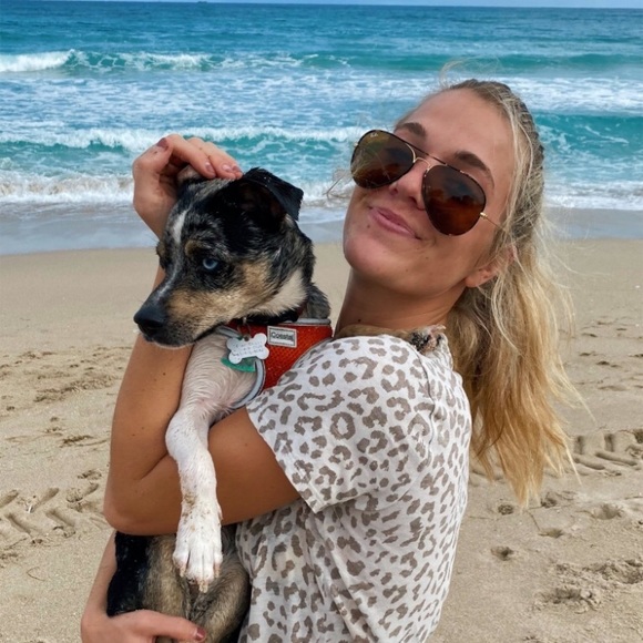 Profile Picture of Caroline Davies (@carolineedavies) on Poshmark