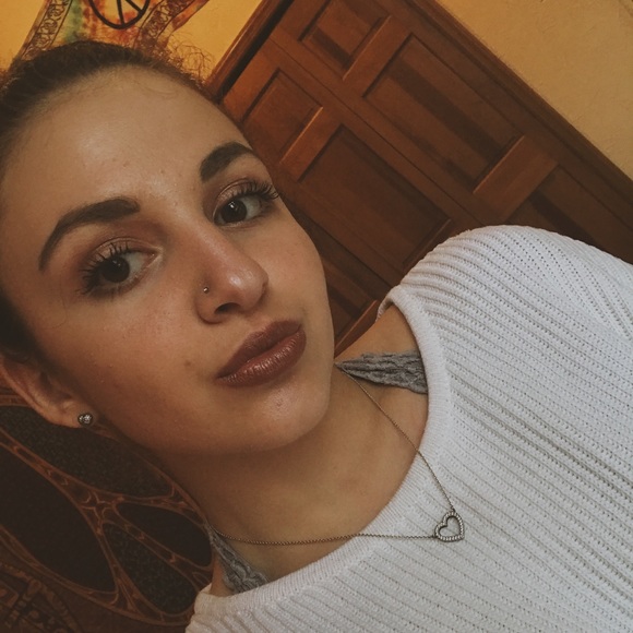 Profile Picture of Ava Page (@avaaapage) on Poshmark