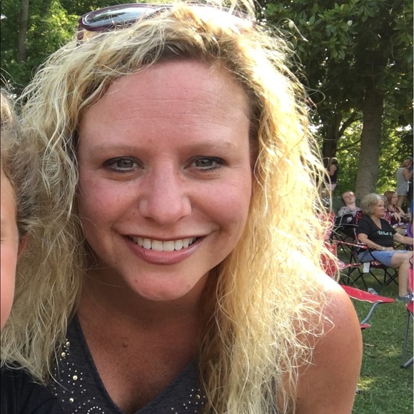 Profile Picture of Stephanie Poore (@mygrace1227) on Poshmark