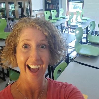 Profile Picture of Cassandra Dowd (@cassandra_dowd) on Twitter