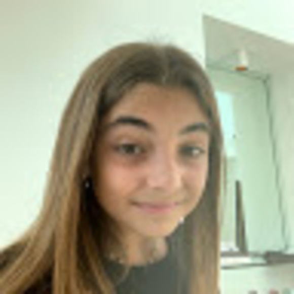 Profile Picture of Gianna Elgarresta (@giaelgarresta) on Poshmark