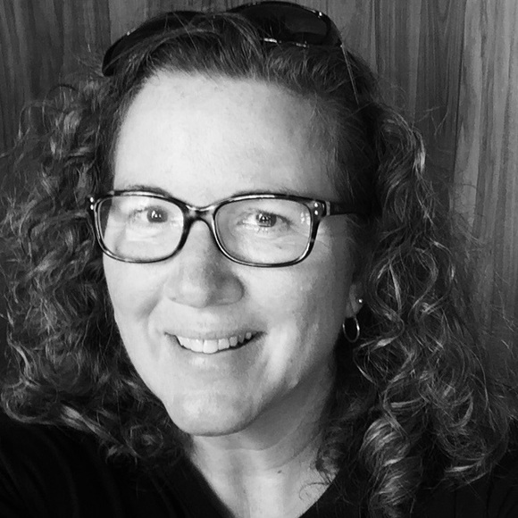 Profile Picture of Sara Harston (@honharston) on Poshmark