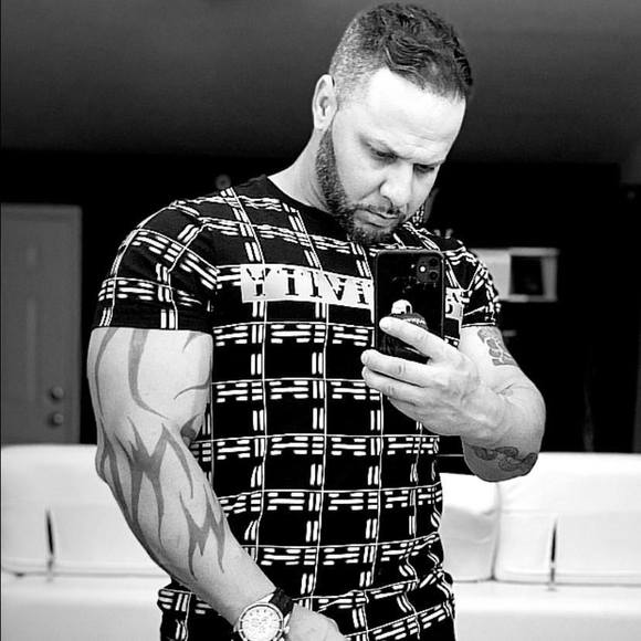 Profile Picture of Wesley Coelho (@wesleycoelho) on Poshmark