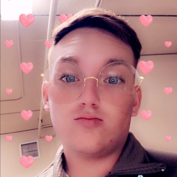 Profile Picture of Dylan Diguiseppi (@d1_snkrs17) on Poshmark