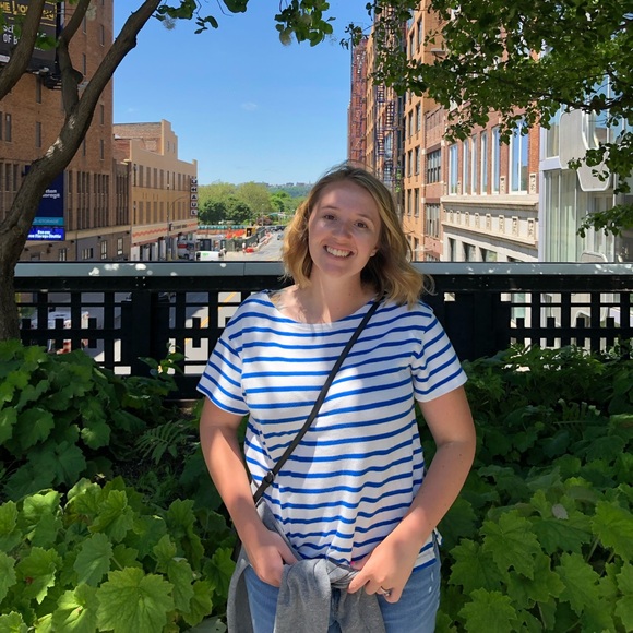 Profile Picture of Jordyn Malmed (@jordynmalmed) on Poshmark