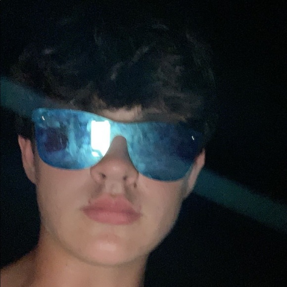 Profile Picture of Bradlee Kinney (@bradleekinney) on Poshmark