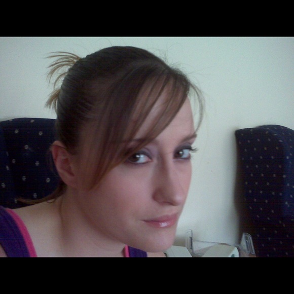 Profile Picture of Shannon Heislen (@slheislen) on Poshmark