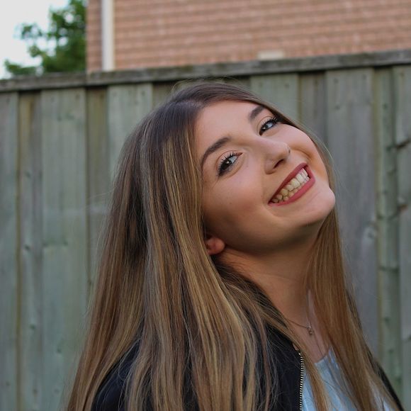 Profile Picture of Cassandra Servidone (@cassandraservi0) on Poshmark