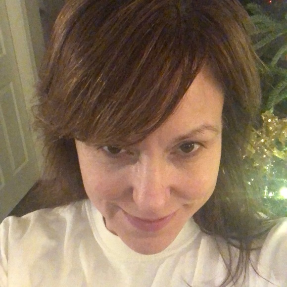 Profile Picture of Elaine Cybulski (@ecybulski) on Poshmark