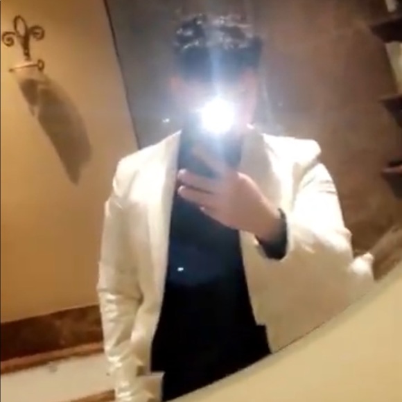 Profile Picture of George Naifeh (@gnaifeh01) on Poshmark