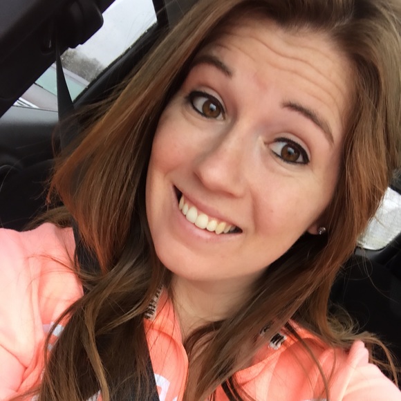 Erin Sawchak - Poshmark Profile Picture of Erin Sawchak (@erins_318) on Poshmark