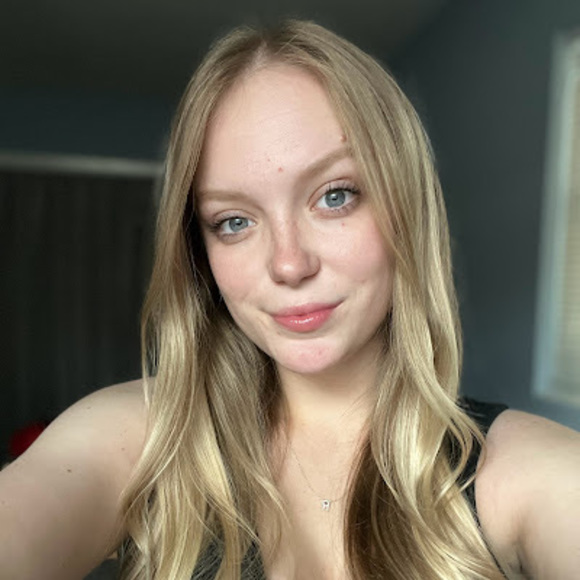 Jordin Webert - Poshmark Profile Picture of Jordin Webert (@webertjordin) on Poshmark