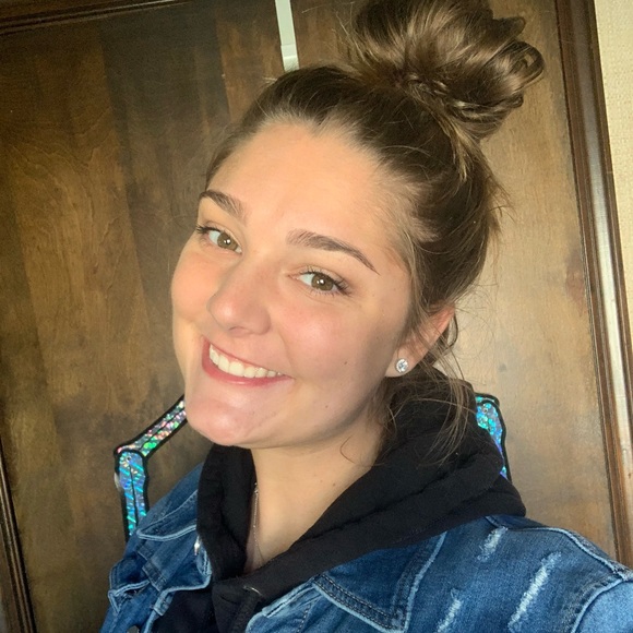 Profile Picture of Sabrina Derusso (@sderusso) on Poshmark