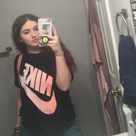 Profile Picture of Sabelle Duffy (@sabelleduffy) on Poshmark
