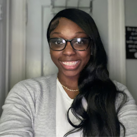 Profile Picture of Emmanuellea Jeanbart (@emmyjean290) on Poshmark