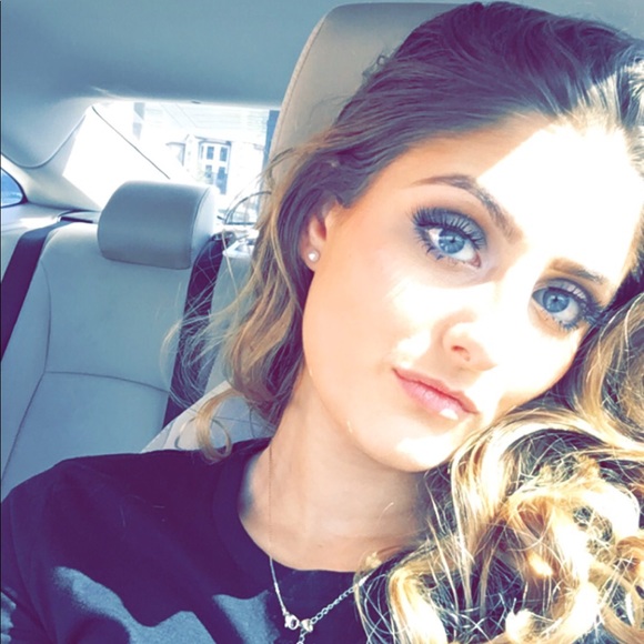 Profile Picture of Jacqueline Yousefzadeh (@jacquelineyou) on Poshmark