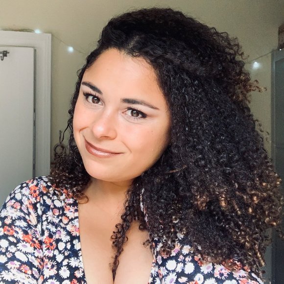 Profile Picture of Adriane Guerreiro (@adriane_g) on Poshmark