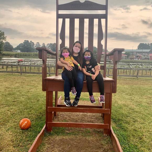 Profile Picture of Lore Perez (@loreperez164) on Poshmark