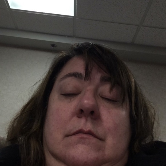 Profile Picture of Anne Popovich (@amnepopov) on Poshmark