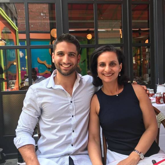 Profile Picture of Aaron Rastegar (@arast0423) on Poshmark