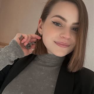 Profile Picture of Lisa Chenot (@lisachenot) on Instagram