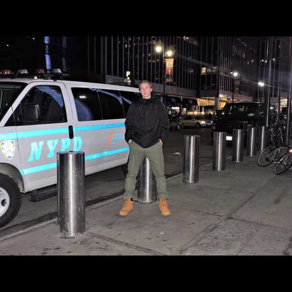 Profile Picture of David Devries (@d_devries) on Poshmark